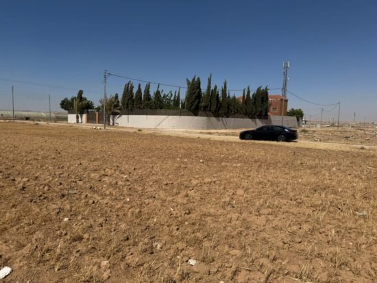 قطعة أرض مميزة للبيع في الطنيب قرب شارع المطار