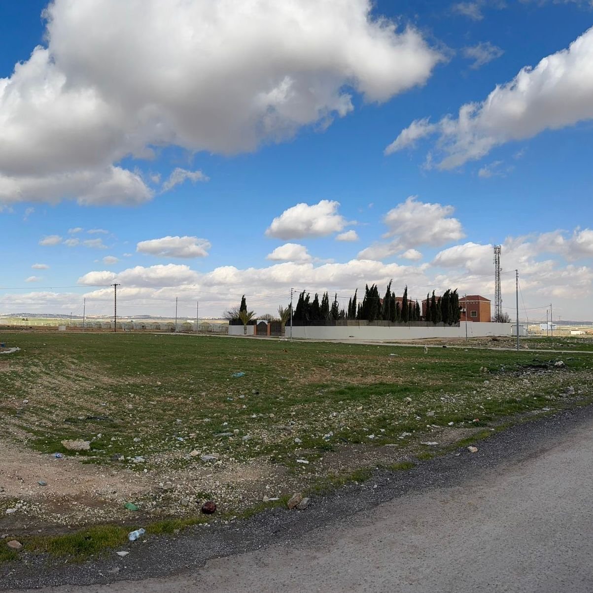 قطعة أرض مميزة للبيع في الطنيب قرب شارع المطار