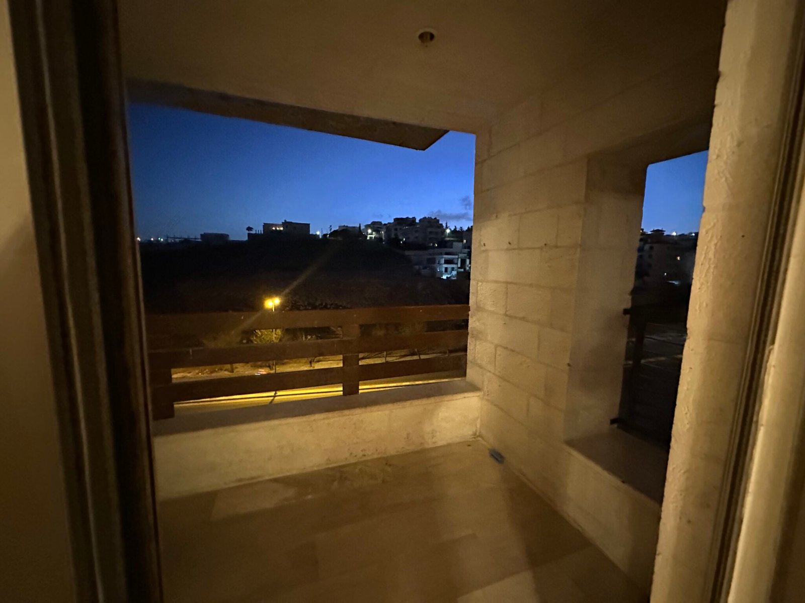 شقة فاخرة ومميزة جدا للبيع في أجمل مناطق عبدون ومقابل تاج مول