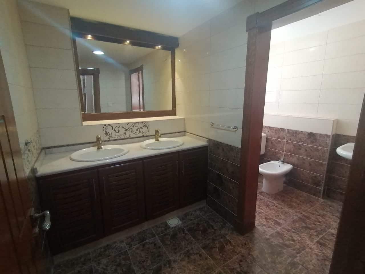 🏡 فيلا فاخرة للبيع في الجبيهة – خلف المدارس الأمريكية مباشرة